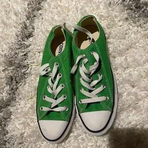 New green converse women’s 6 men’s 4